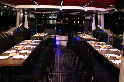 クインビーエムセブンの座席